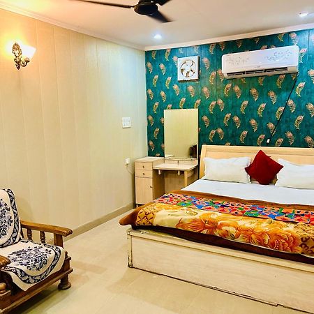 Sainik Guest House 500Mtr From Medanta Hospital Лакхнау Экстерьер фото