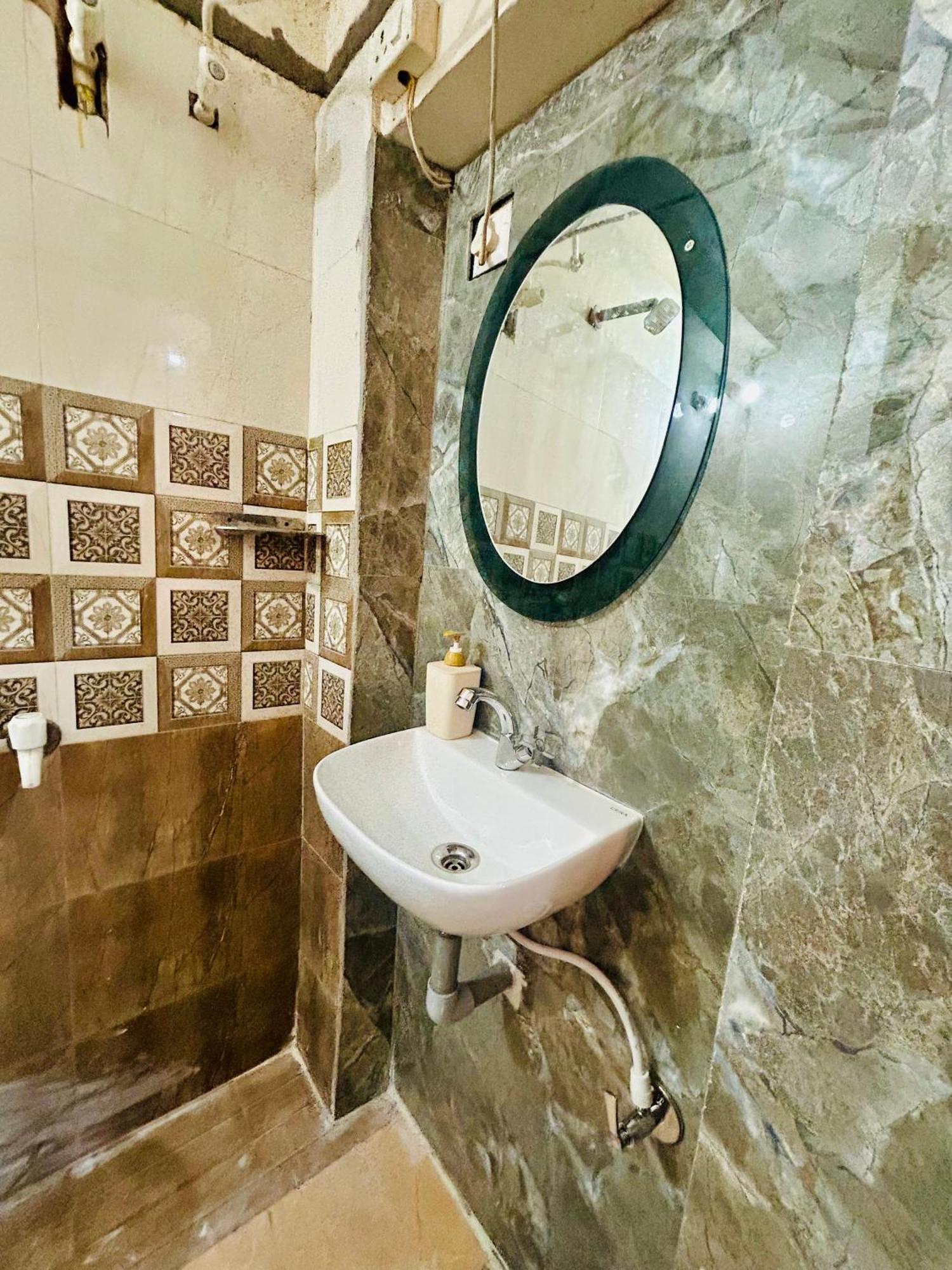 Sainik Guest House 500Mtr From Medanta Hospital Лакхнау Экстерьер фото